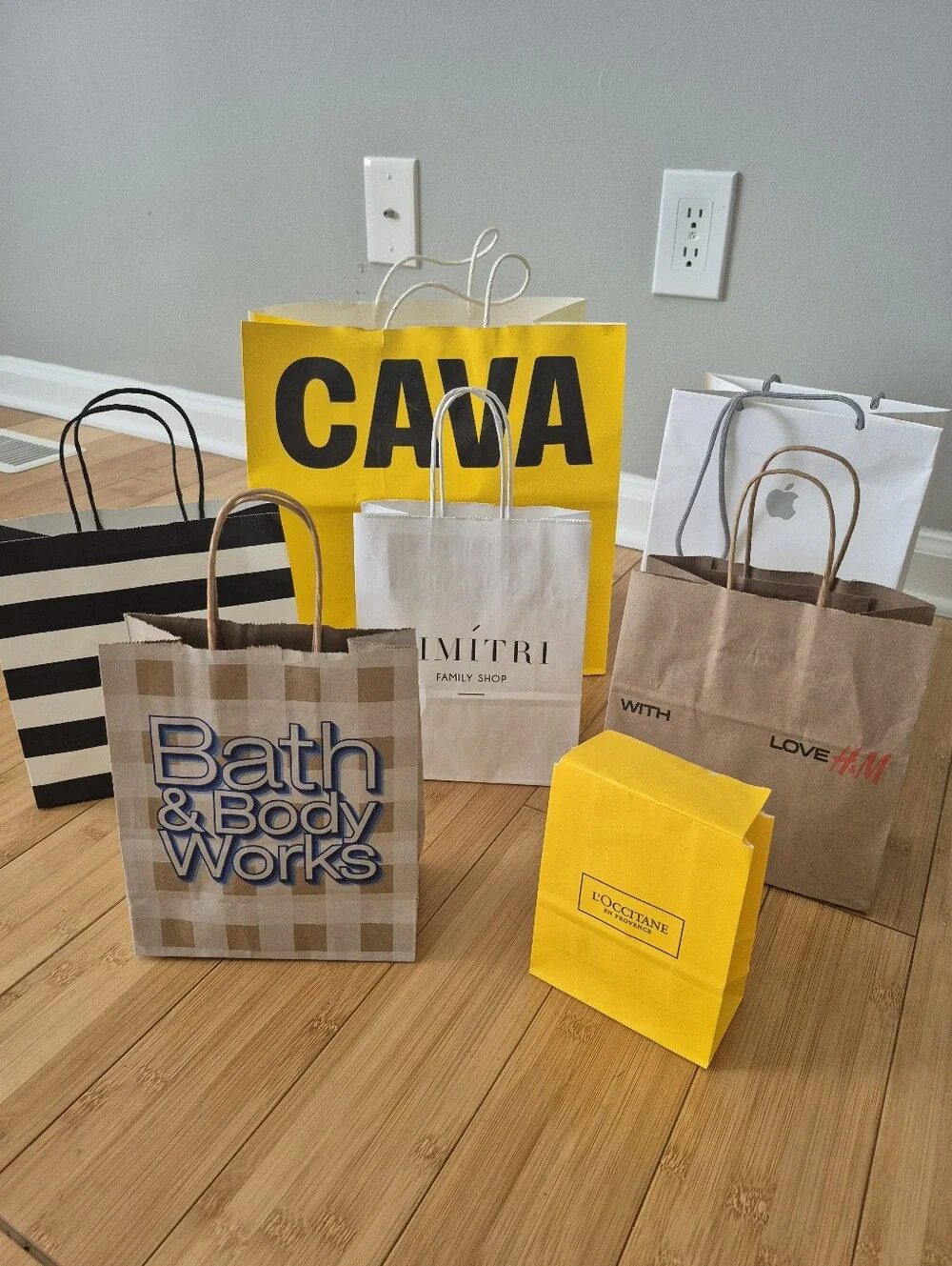 Apple, Sephora, H&M, Bath&Body Gift Bags
